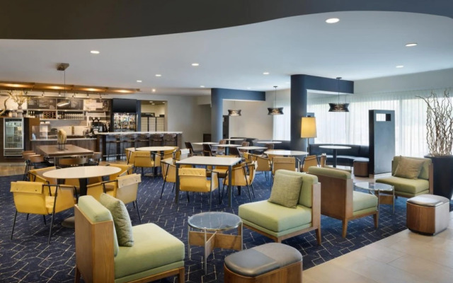 Courtyard by Marriott Edison Woodbridge