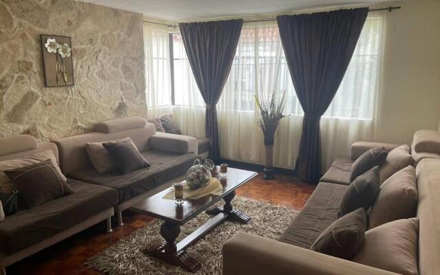 Casa 2 Pisos 100% Funcional En Cuenca Garantizado