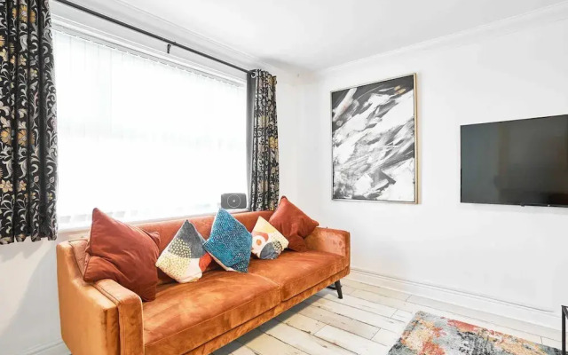 Host Stay Snowdrop Crescent II