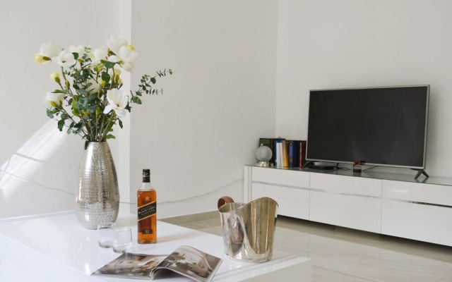 Beautiful Modern Apartment  3BDR E3
