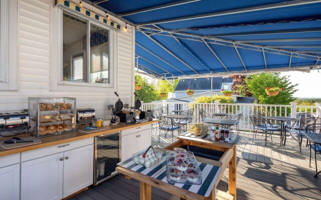 Glen Cove Inn & Suites