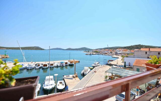 Mili - near the sea and the centar of place - A3(4+2)