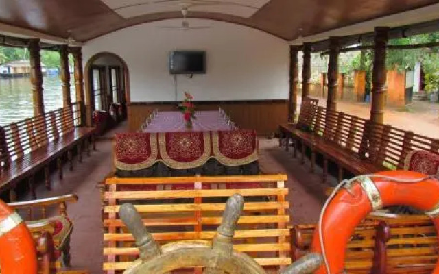 Backwater Retreat Houseboat