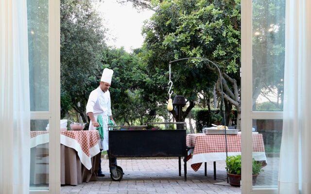 Elegant Sorrento Coast Villa with Pool and Tennis Court