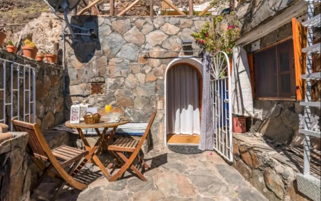 Silence's Cave Rural House