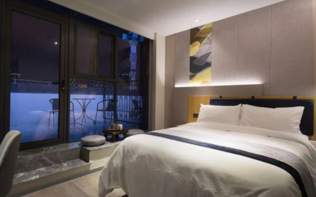 Home Inn Selected (Yancheng Government Julong Lake)