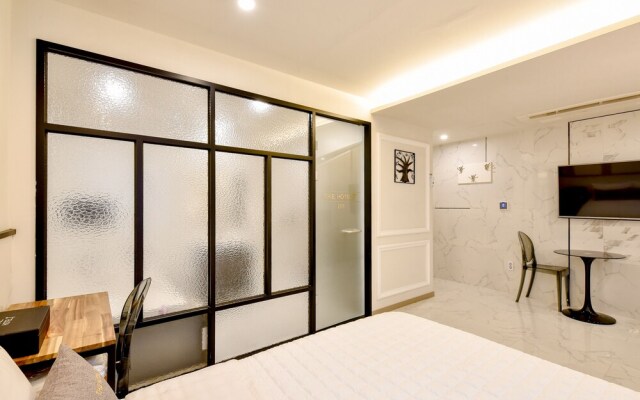 The SWEET Hotel