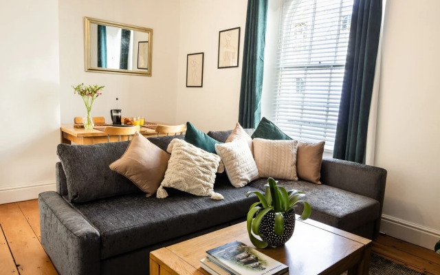 Stunning 1 Bedroom Apartment - Plymouth