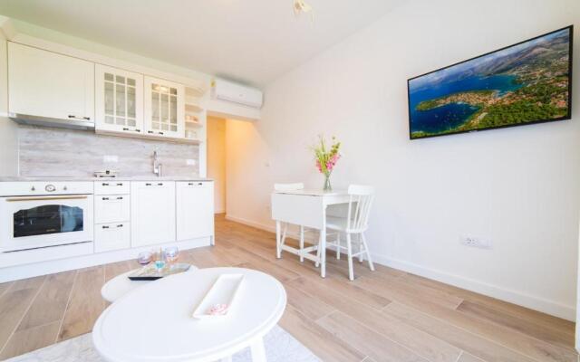 Mary Ann Apartment 2