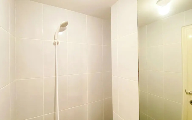 Comfy And Minimalist Studio Apartment At Tokyo Riverside Pik 2 – Bathroom – Jakarta