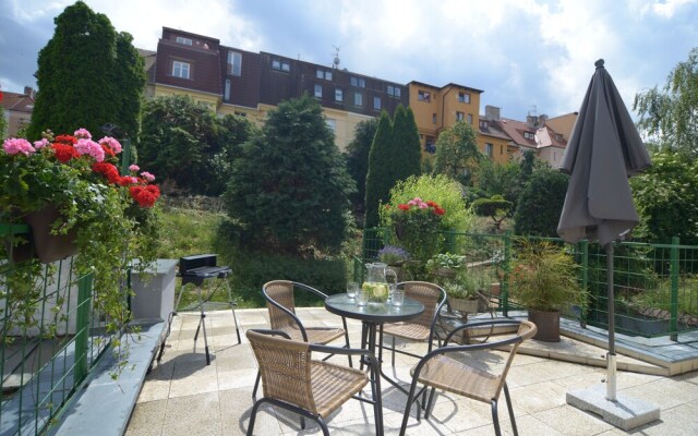 2 Bedroom Home near Prague Castle