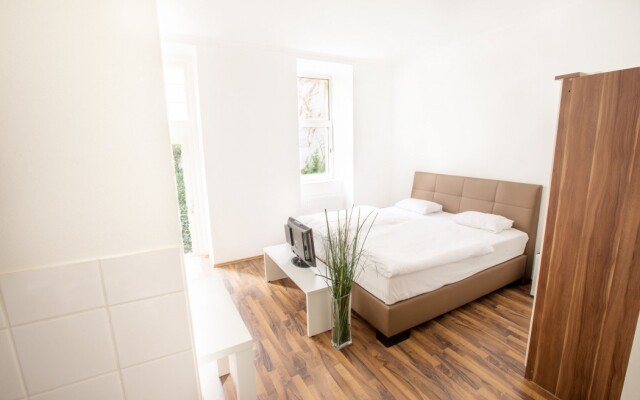 Grand Central Studio Apartments