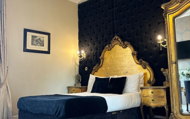 White Star Line Hotel