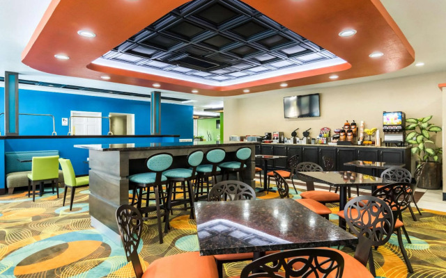 Clarion Inn & Suites Russellville I-40