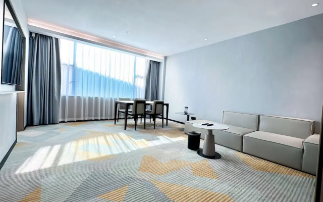 Hawthorn By Wyndham Guangzhou Baiyun Airport