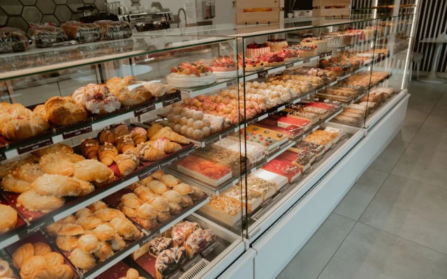 Chic Metro-side Apartment