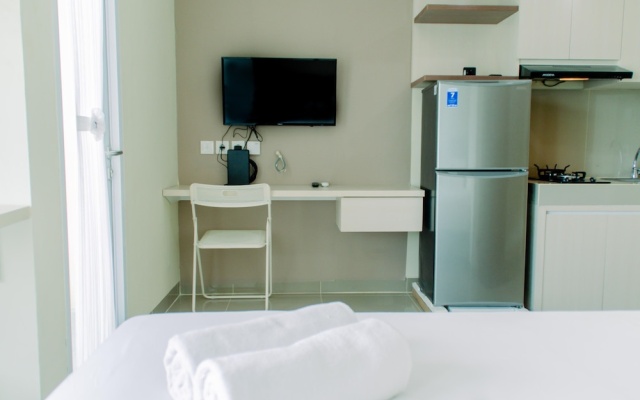 Minimalist and Cozy Living Studio Apartment at B Residence – Guest Rooms – Legok
