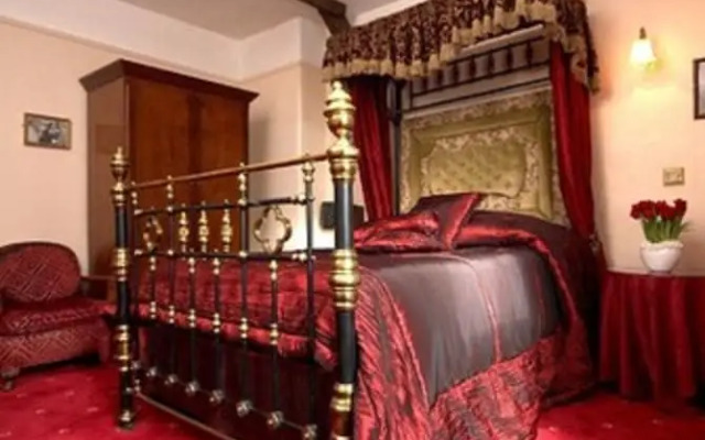 Two Bridges Hotel