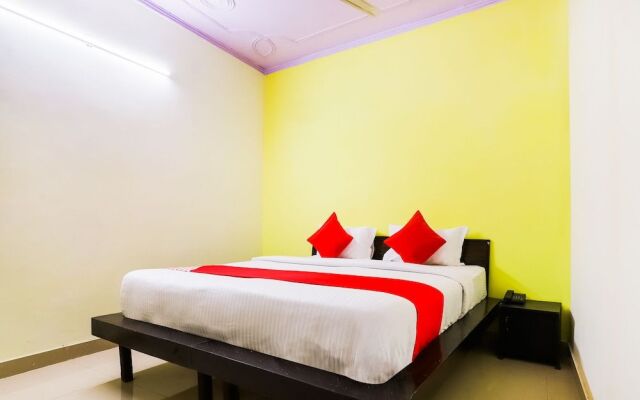 OYO 37728 Raghav Residency