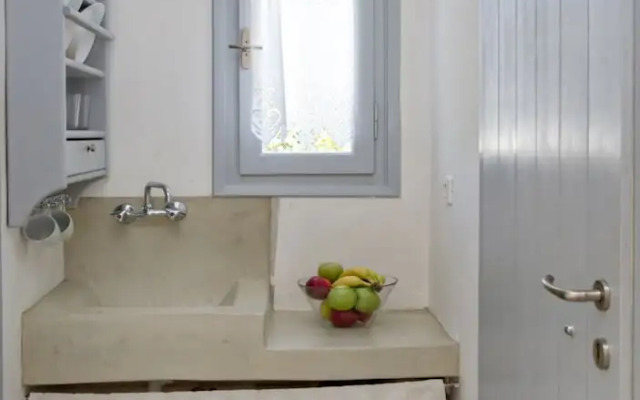 Iris House Agios Sostis