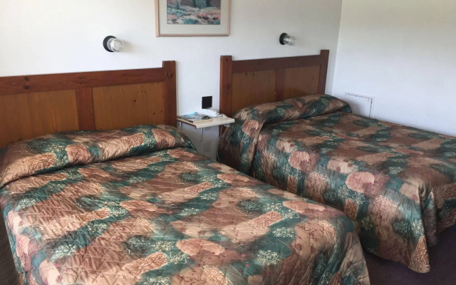 Pleasant Manor Motel
