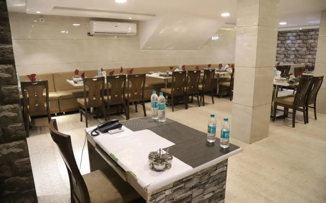 OYO 1395 Hotel Gandhi International