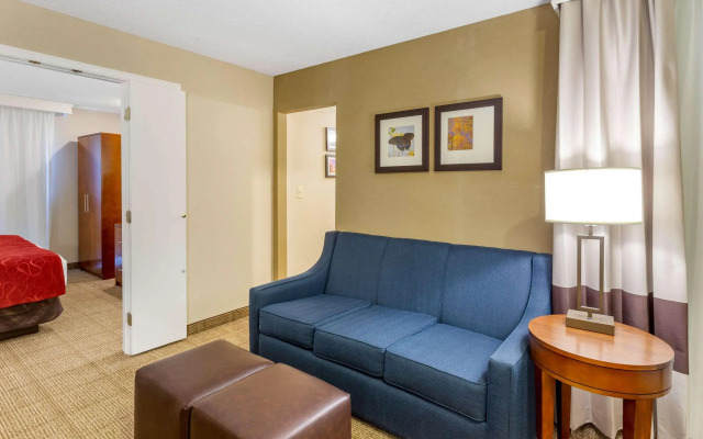 Comfort Suites Oakbrook Terrace near Oakbrook Center