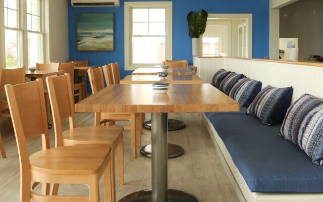 The Sea Breeze Inn
