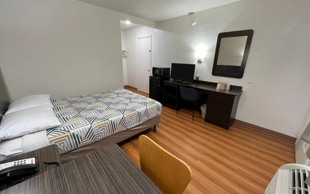 Motel 6 Longview, TX