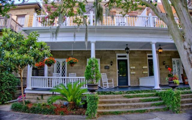 Beautiful 6 Bed, 5 Bath Historic Savannah Home