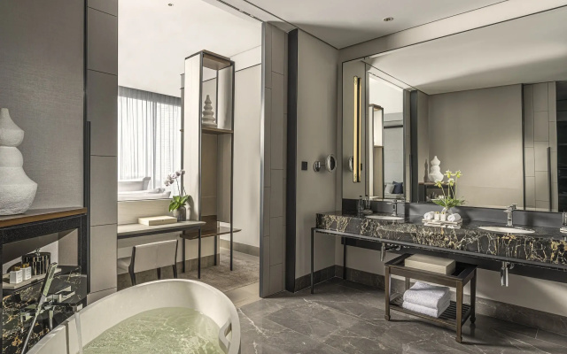 Four Seasons Hotel Bangkok at Chao Phraya River