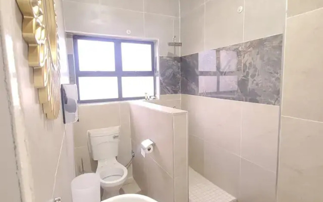 Luxurious 6 bed 6 Baths in Sunridge - 2299