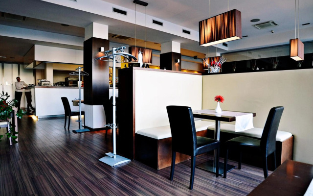 Aston Business Hotel