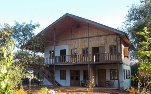Thitaw Lay House B & B