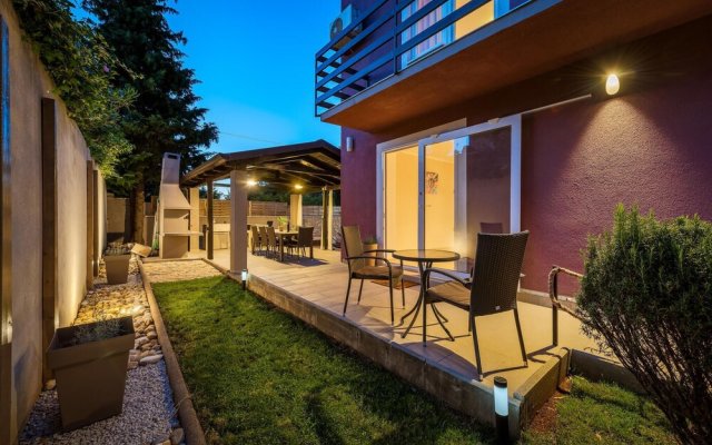 Stunning Home in Perci With Wifi and 5 Bedrooms