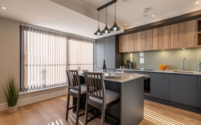 Celador Apartments - Bond House