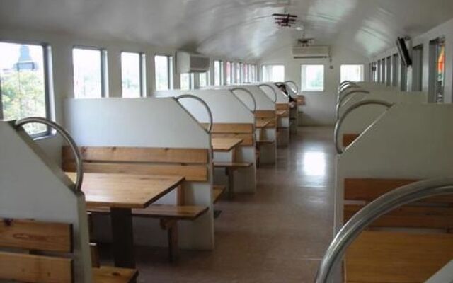 Jhuci Station Holiday Centre