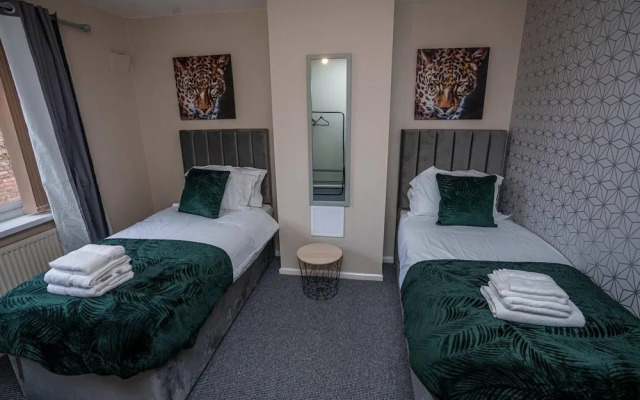Charming 4-bed House in Nottingham Sleeps 7