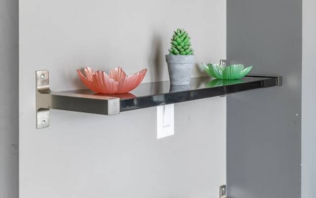 Newly Designed 1BR Executive Suite Great Location