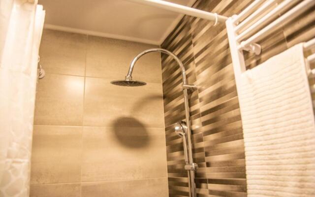 Apartment & room Eni