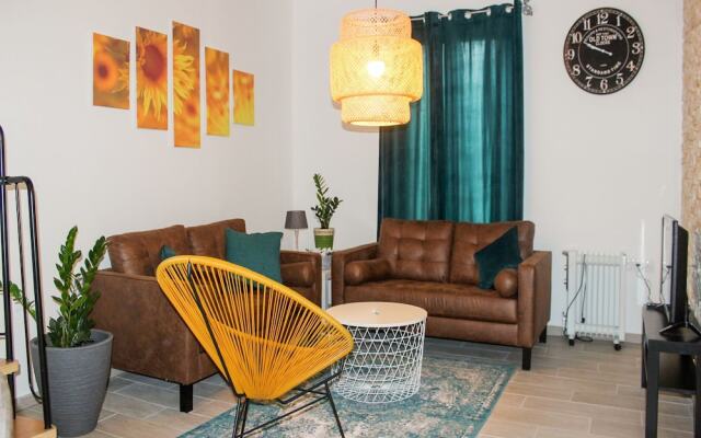 Elegant Mansion With Swimming Pool, Terrace, Sun-loungers