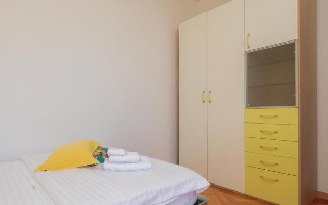 Seaside Apartment Gold 1row