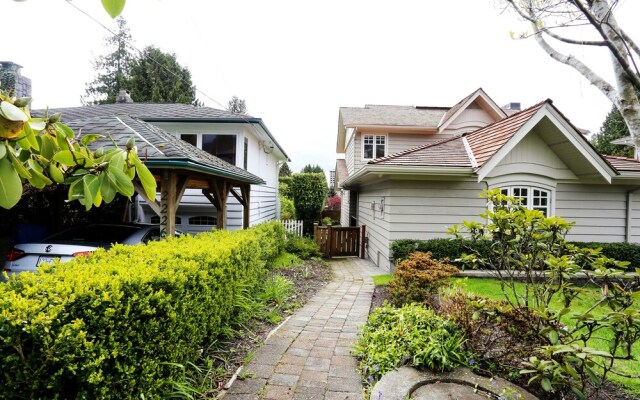 Charming Suite Cypress by Elevate Rooms