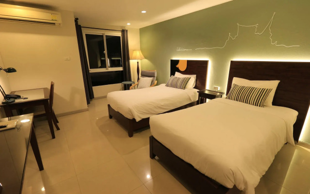 The Royal Bee Apart Hotel
