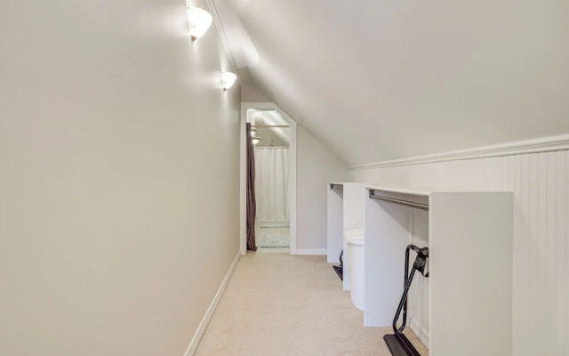 Brenham Rental w/ Deck & Yard < 1 Mi to Downtown!