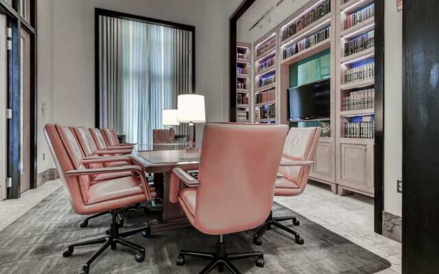 Bluebird Suites in Crystal City