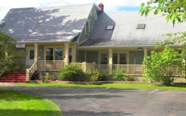 The Carriage House Inn