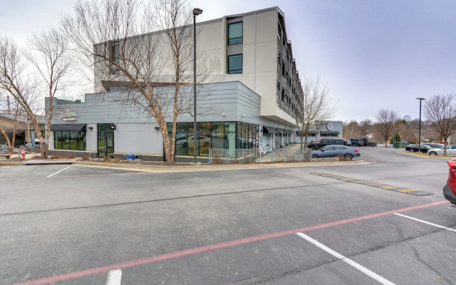 Modern Springfield Apartment ~ 7 Mi to Downtown!