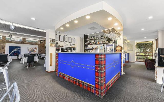 William Macintosh Motor Lodge