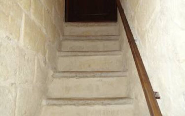 Apulia Hotels Castel del Monte